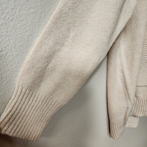 NWT Torrid Hooded Sweater Rainbow Lip Embroidery 🌈 - Picture 5 of 8